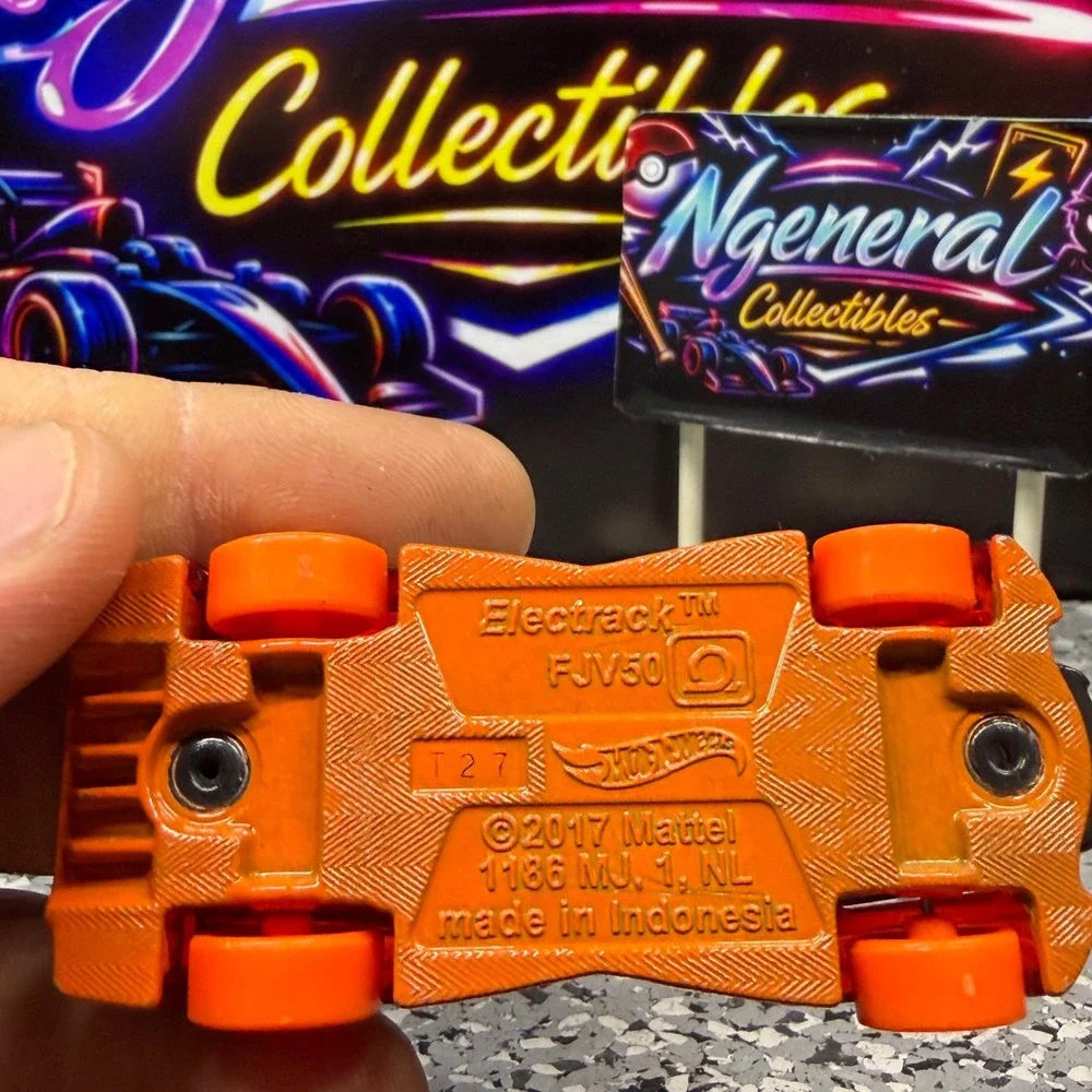 Hot Wheels Electrack Translucent Red Orange Wheels FJV50 2017 X-Raycers 1:64